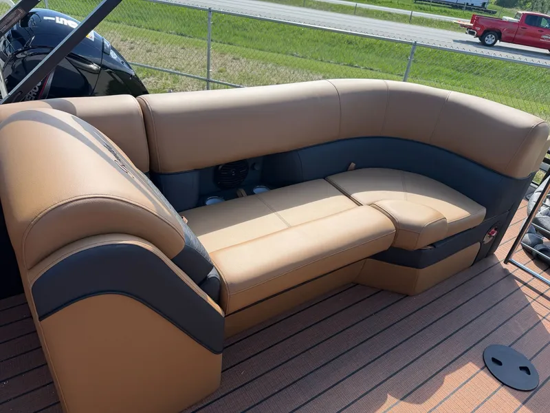 Slide: The Image of Luxurious seating on Bentley Pontoons ELITE 253 ADMIRAL 2026. - 9