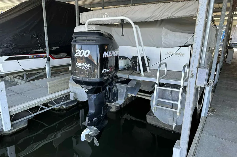 Slide: The Image of 2011 Bentley Pontoons 240/243 Cruise with Mercury 200 OptiMax Pro XS engine at dock. - 15