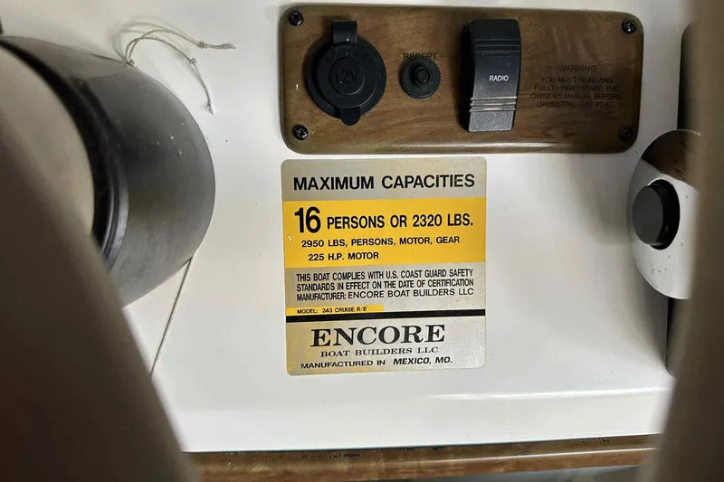 Slide: The Image of Capacity label on 2011 Bentley Pontoons 240/243 Cruise, 16 persons or 2320 lbs. - 4