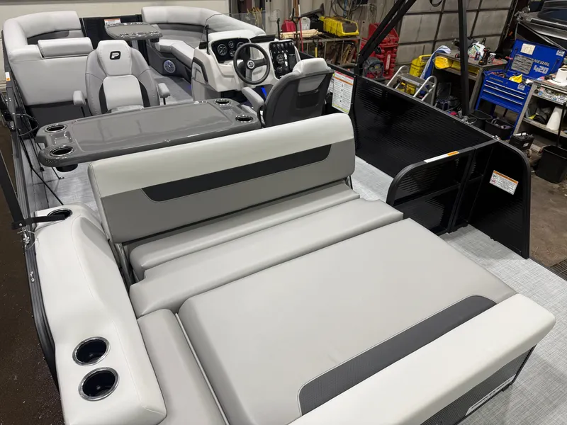 Slide: The Image of Princecraft Vectra 115HP 23 RL SS Swingback Pontoon & Mercury 4-Stroke EFI 2026 - 18