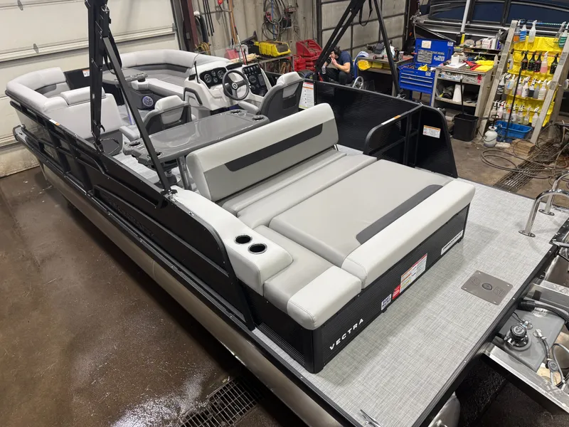 Slide: The Image of Princecraft Vectra 115HP 23 RL SS Swingback Pontoon & Mercury 4-Stroke EFI 2026 - 31