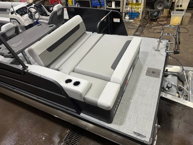 Slide: The Image of Princecraft Vectra 115HP 23 RL SS Swingback Pontoon & Mercury 4-Stroke EFI 2026 - 4