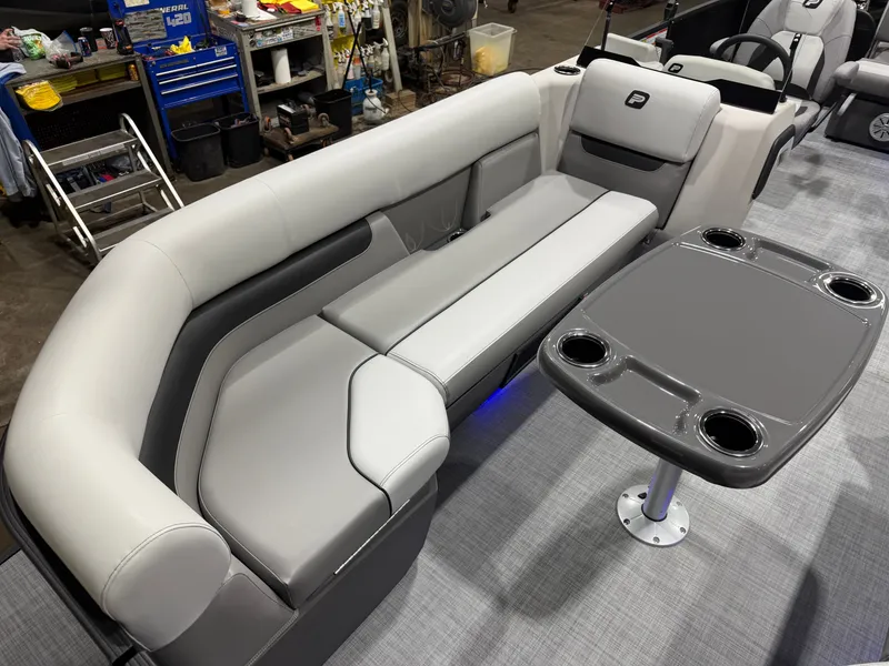 Slide: The Image of Princecraft Vectra 115HP 23 RL SS Swingback Pontoon & Mercury 4-Stroke EFI 2026 - 7