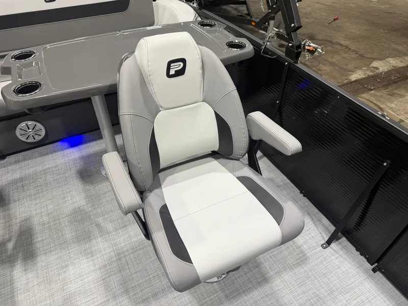 Slide: The Image of Princecraft Vectra 115HP 23 RL SS Swingback Pontoon & Mercury 4-Stroke EFI 2026 - 9