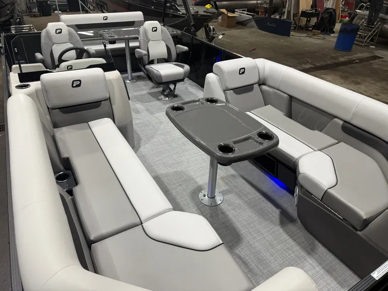 Slide: The Image of Princecraft Vectra 23 RL 2026 - 26