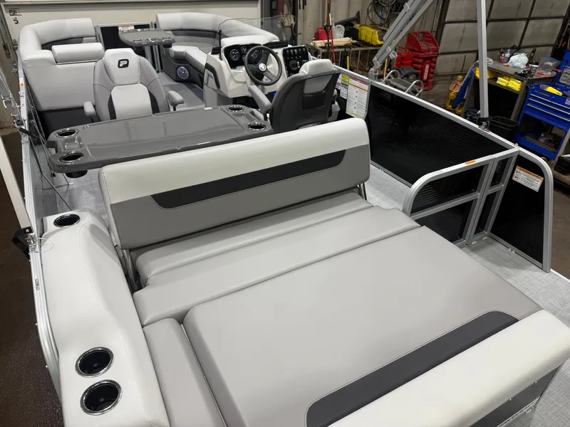 Slide: The Image of Princecraft Vectra 23 RL SS Swingback Tritoon & Mercury 4-Stroke EFI 2026 - 20