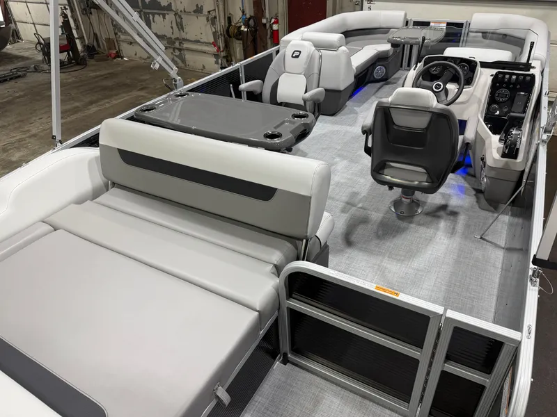 Slide: The Image of Princecraft Vectra 23 RL SS Swingback Tritoon & Mercury 4-Stroke EFI 2026 - 21