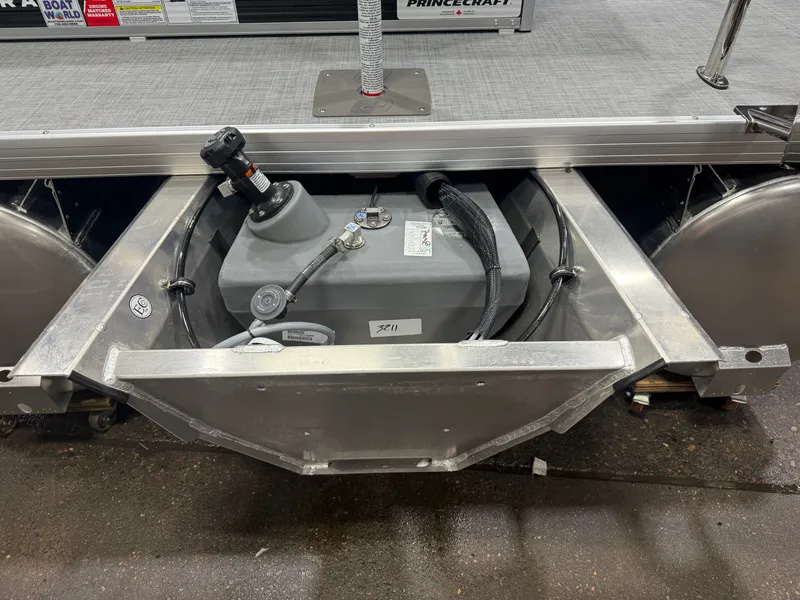 Slide: The Image of Princecraft Vectra 23 RL SS Swingback Tritoon & Mercury 4-Stroke EFI 2026 - 38