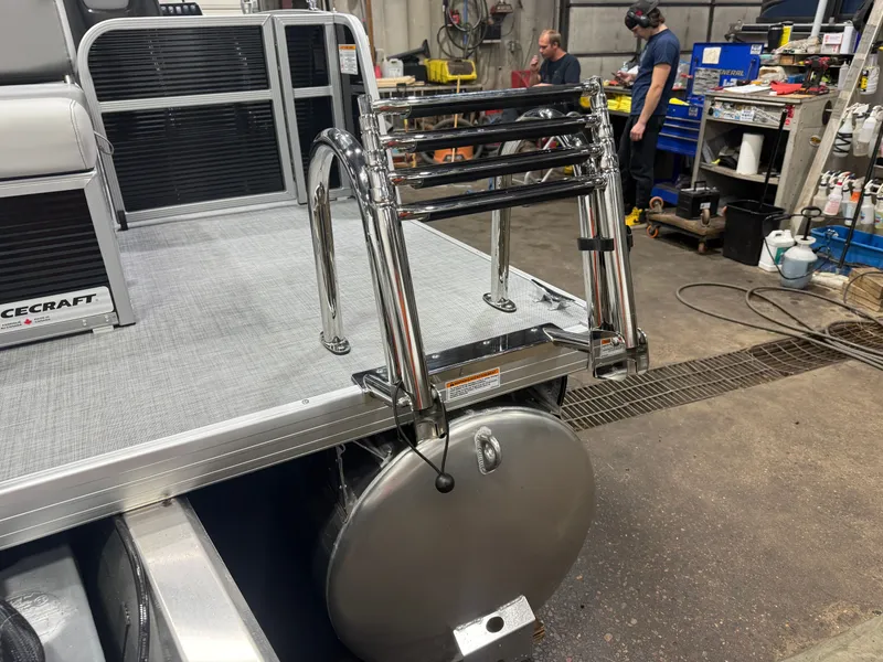 Slide: The Image of Princecraft Vectra 23 RL SS Swingback Tritoon & Mercury 4-Stroke EFI 2026 - 39