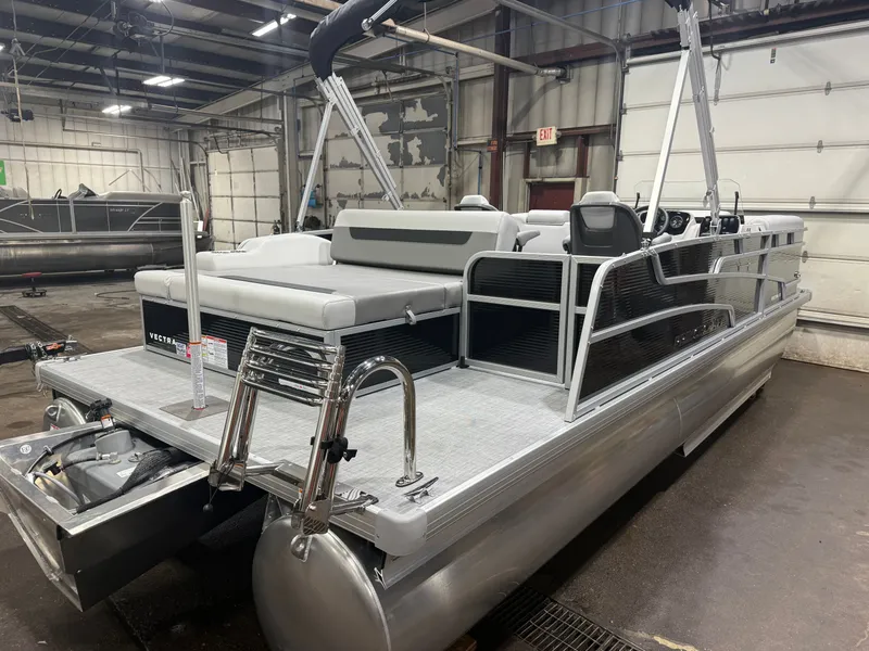 Slide: The Image of Princecraft Vectra 23 RL SS Swingback Tritoon & Mercury 4-Stroke EFI 2026 - 41