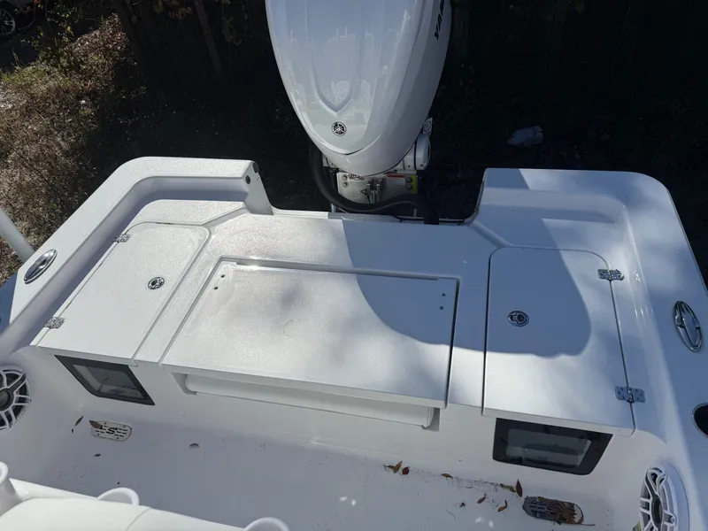 Slide: The Image of Sportsman Masters 247OE Bay Boat 2026 - 10