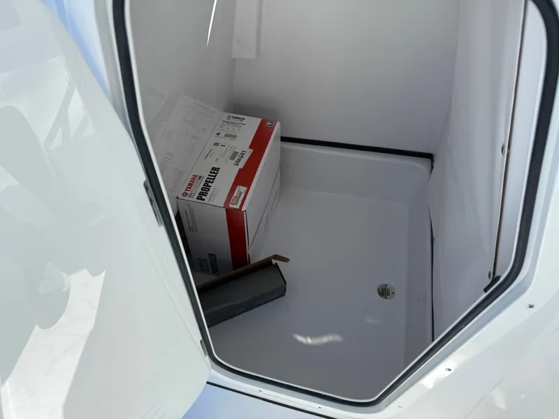 Slide: The Image of Sportsman Masters 247OE Bay Boat 2026 - 4