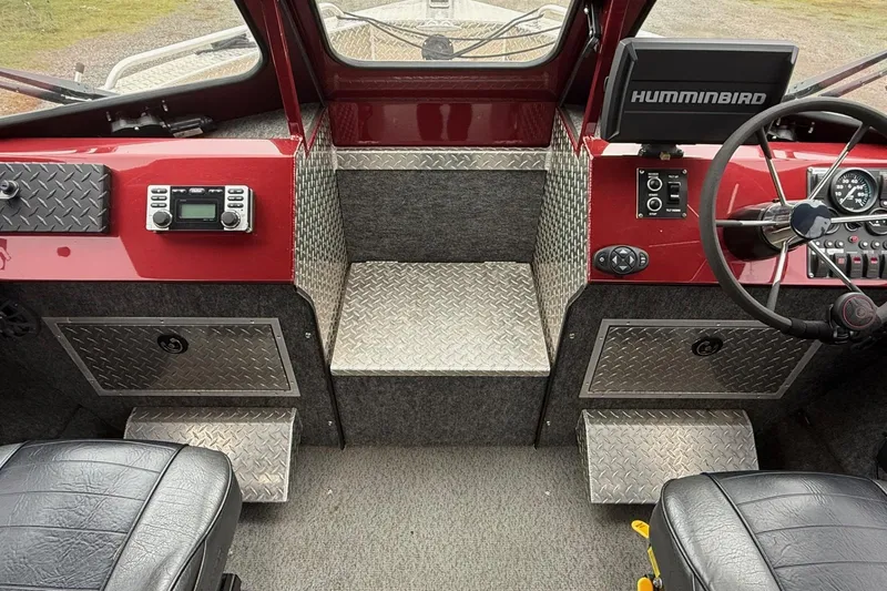 Slide: The Image of Black captain's chair in 2010 Thunder Jet 21 Luxor OB boat interior. - 34