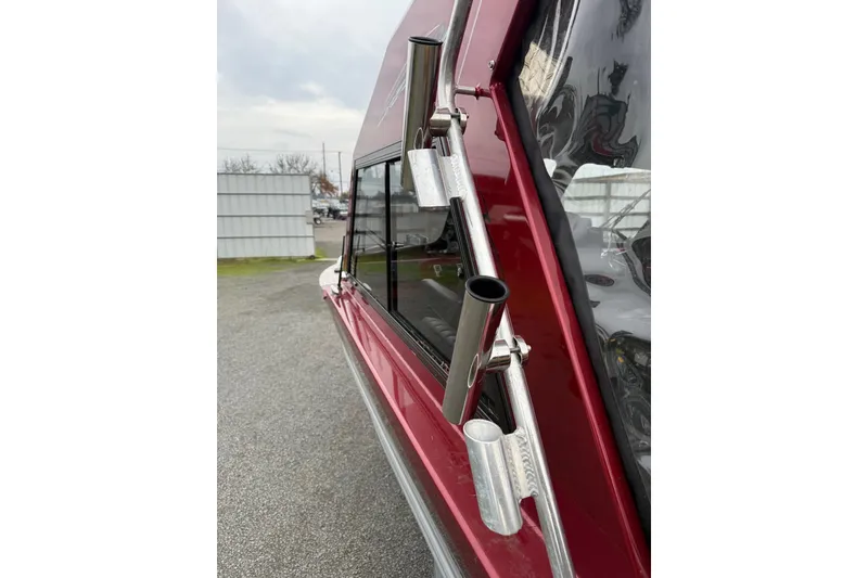 Slide: The Image of Interstate marine starting battery in 2010 Thunder Jet 21 Luxor OB boat compartment. - 41