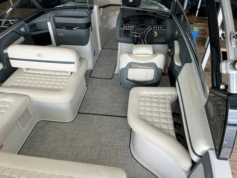 Slide: The Image of Cobalt R5 Surf 2020 - 10