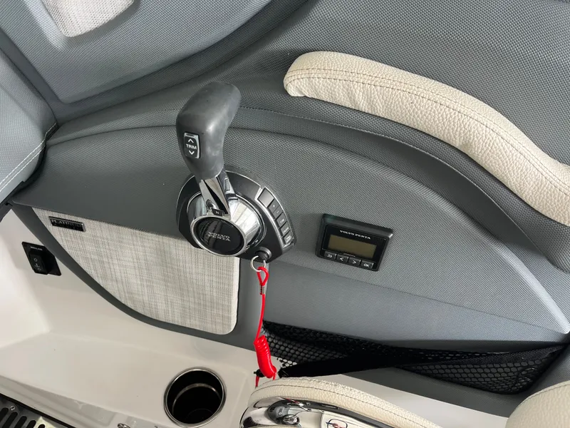 Slide: The Image of Cobalt R5 Surf 2020 - 14