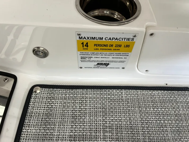 Slide: The Image of Cobalt R5 Surf 2020 - 15