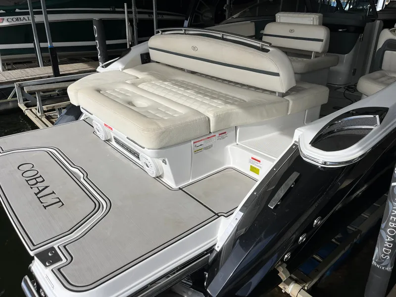 Slide: The Image of Cobalt R5 Surf 2020 - 4