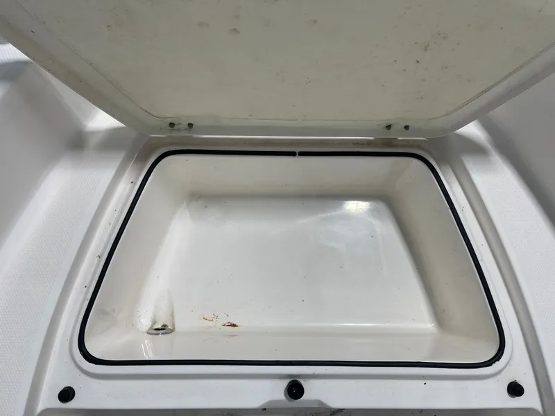 Slide: The Image of Robalo R160 Center Console 2018 - 14