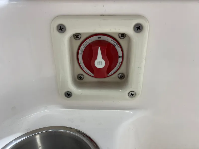 Slide: The Image of Robalo R160 Center Console 2018 - 24