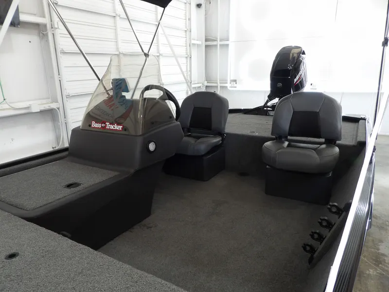 Slide: The Image of Tracker Bass Tracker Classic XL 2024 - 10