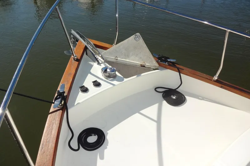 Slide: The Image of Bow of 2016 North Aegean Trawler 30 with anchor and ropes. - 27