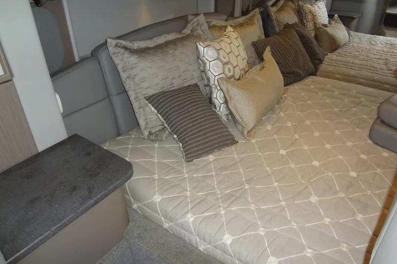 Slide: The Image of Luxurious interior bedding of 2019 Formula 400 Super Sport with elegant pillows and quilted design. - 45