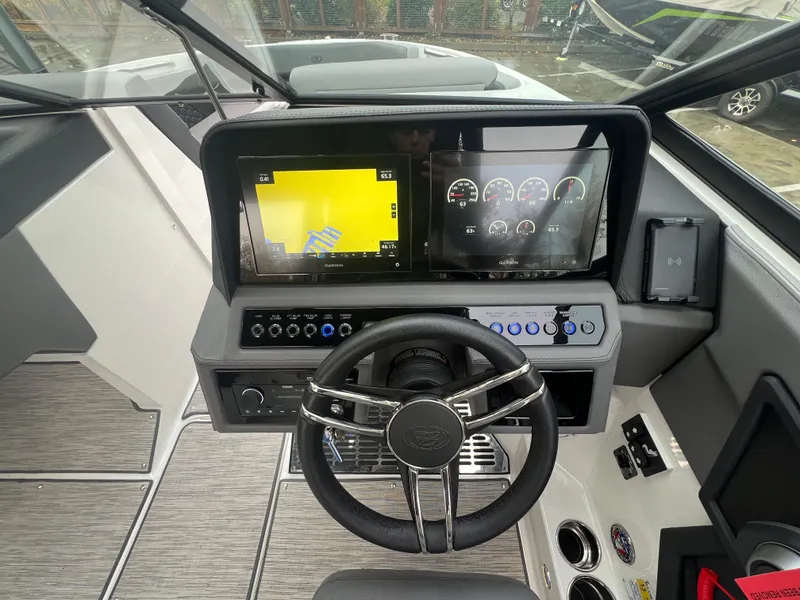 Slide: The Image of Cobalt R4 Surf 2022 - 17