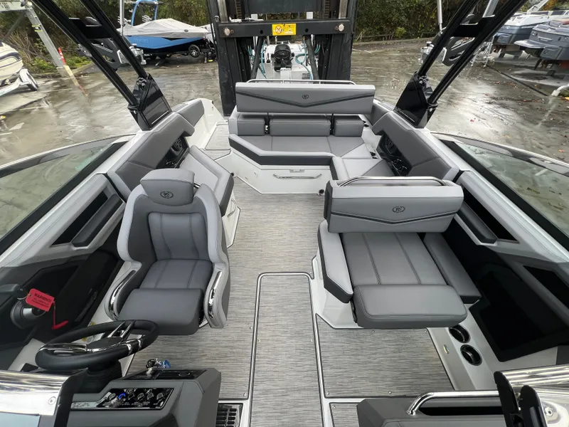 Slide: The Image of Cobalt R4 Surf 2022 - 18