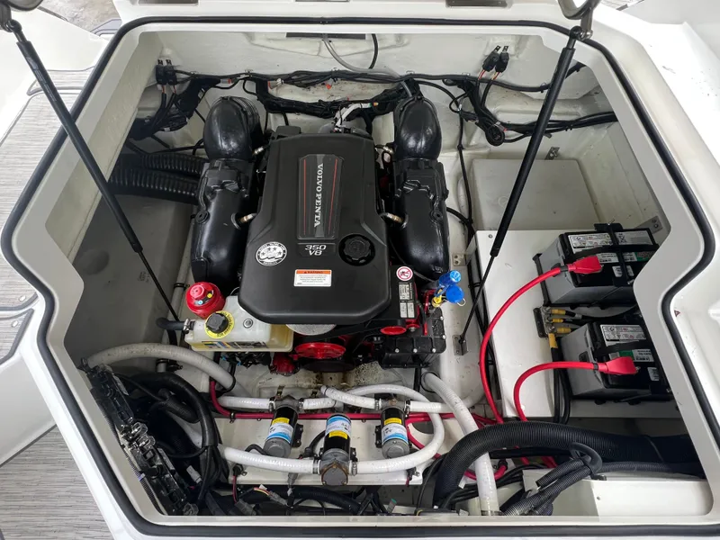 Slide: The Image of Cobalt R4 Surf 2022 - 20