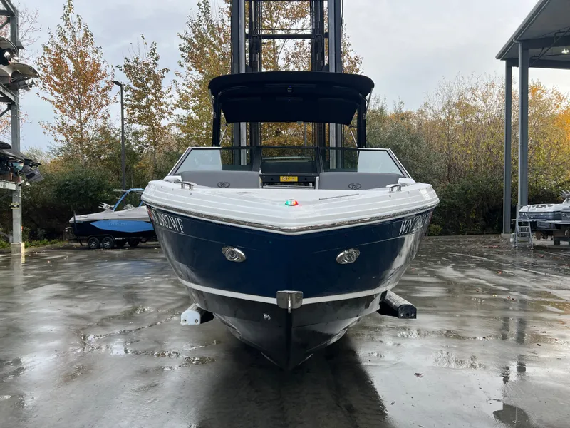 Slide: The Image of Cobalt R4 Surf 2022 - 4