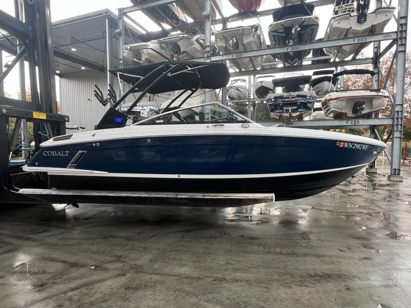 Slide: The Image of Cobalt R4 Surf 2022 - 6