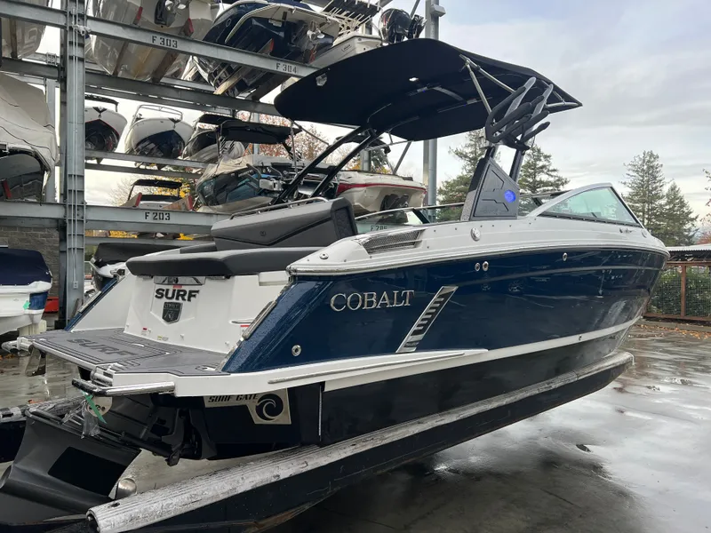 Slide: The Image of Cobalt R4 Surf 2022 - 7