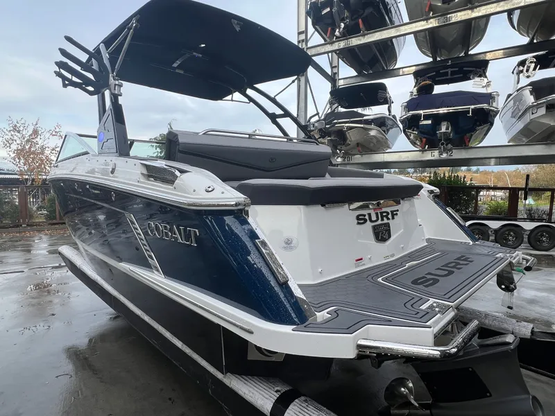 Slide: The Image of Cobalt R4 Surf 2022 - 8