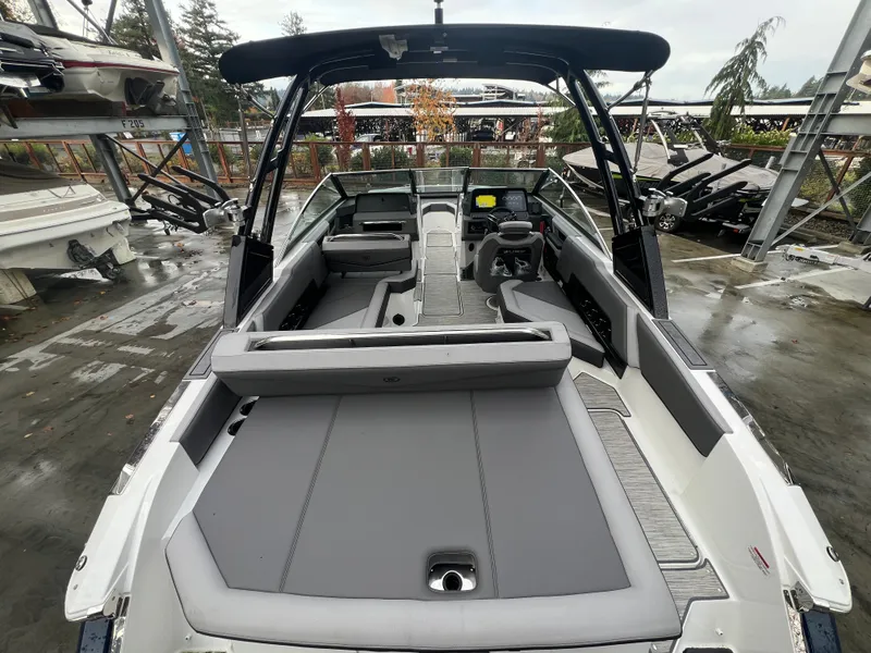 Slide: The Image of Cobalt R4 Surf 2022 - 9