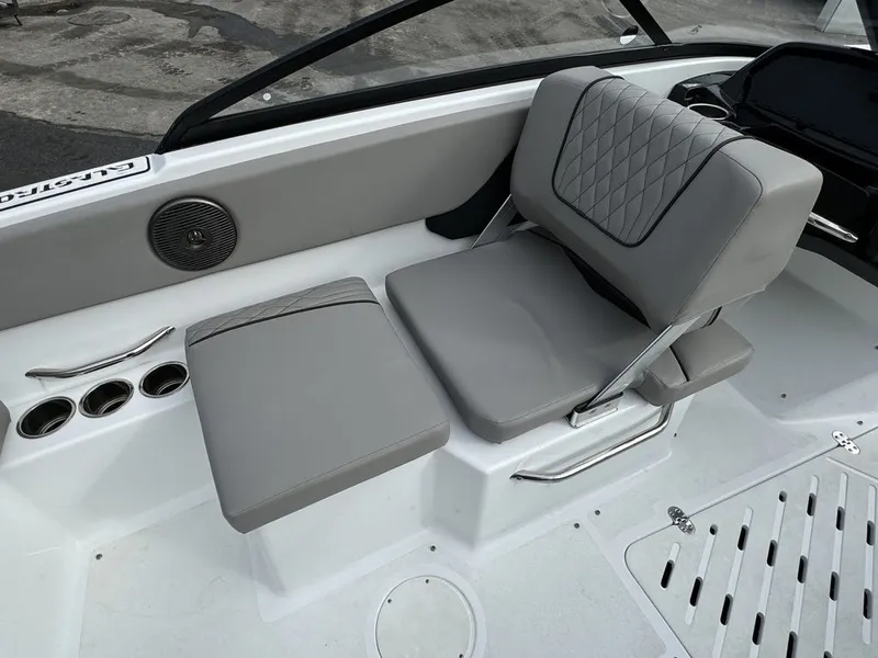 Slide: The Image of Glastron GX190 2022 - 11