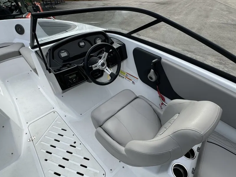 Slide: The Image of Glastron GX190 2022 - 15