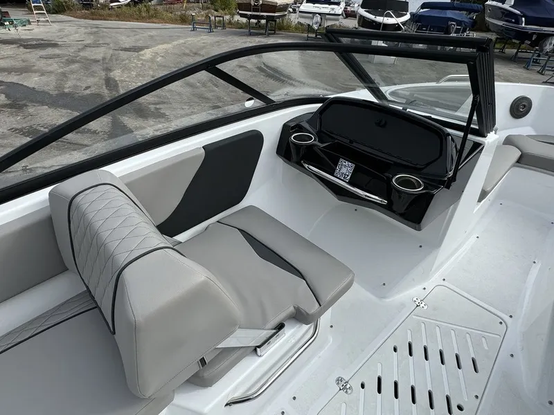 Slide: The Image of Glastron GX190 2022 - 16