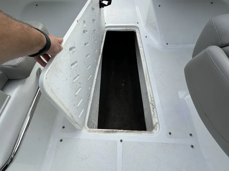 Slide: The Image of Glastron GX190 2022 - 17