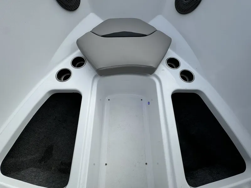 Slide: The Image of Glastron GX190 2022 - 19