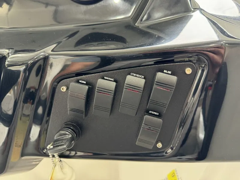 Slide: The Image of Glastron GX190 2022 - 24