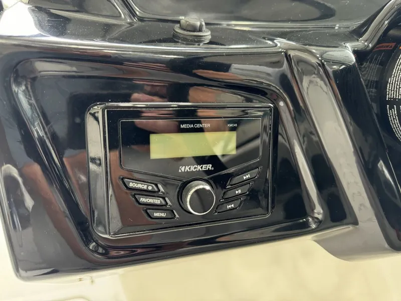 Slide: The Image of Glastron GX190 2022 - 25