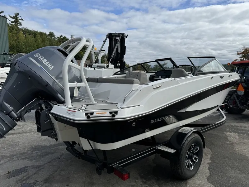 Slide: The Image of Glastron GX190 2022 - 4