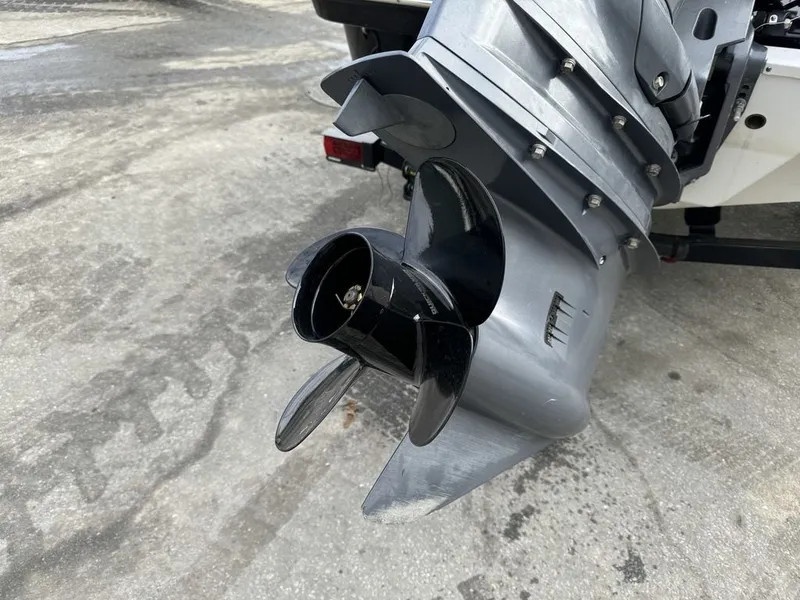 Slide: The Image of Glastron GX190 2022 - 5