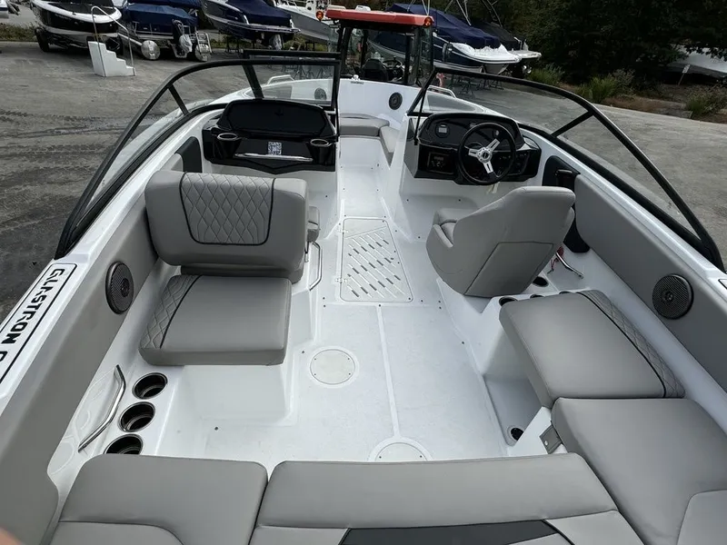 Slide: The Image of Glastron GX190 2022 - 9