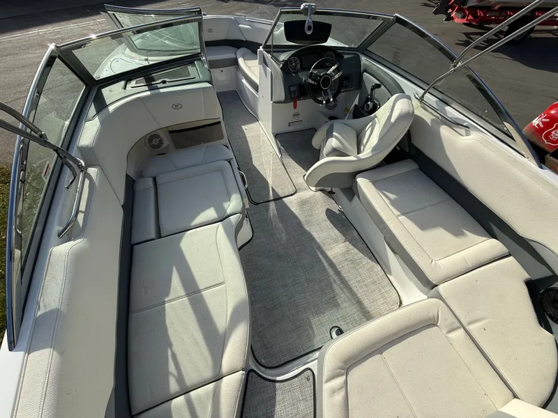 Slide: The Image of Cobalt 220S 2020 - 3