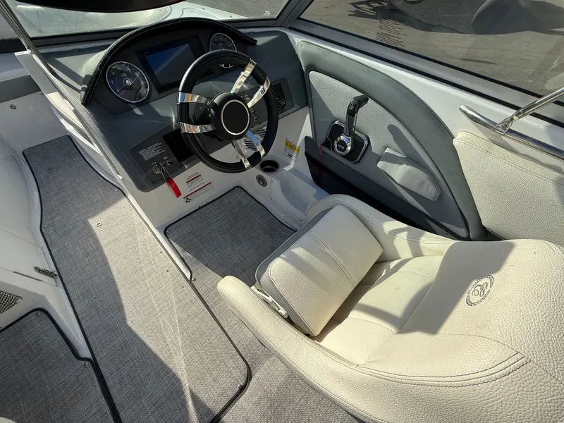 Slide: The Image of Cobalt 220S 2020 - 10