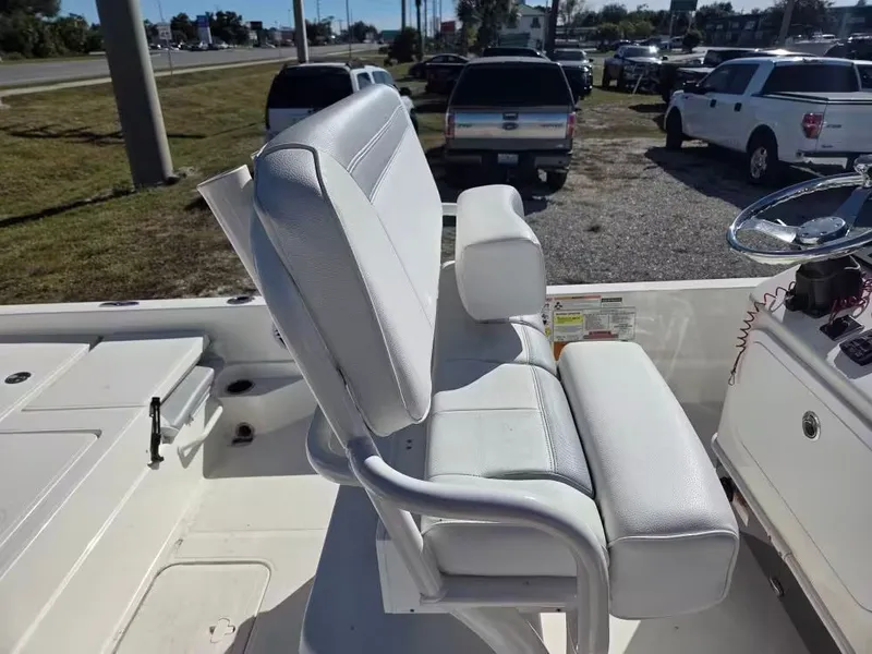 Slide: The Image of Skeeter SX230 2025 - 4