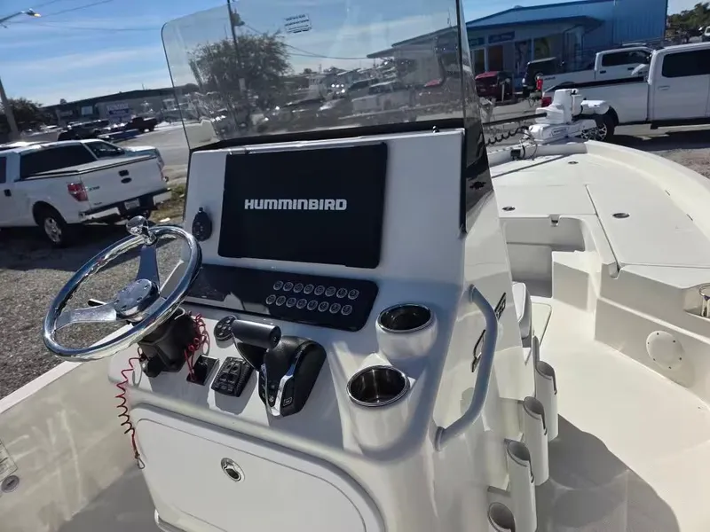 Slide: The Image of Skeeter SX230 2025 - 5