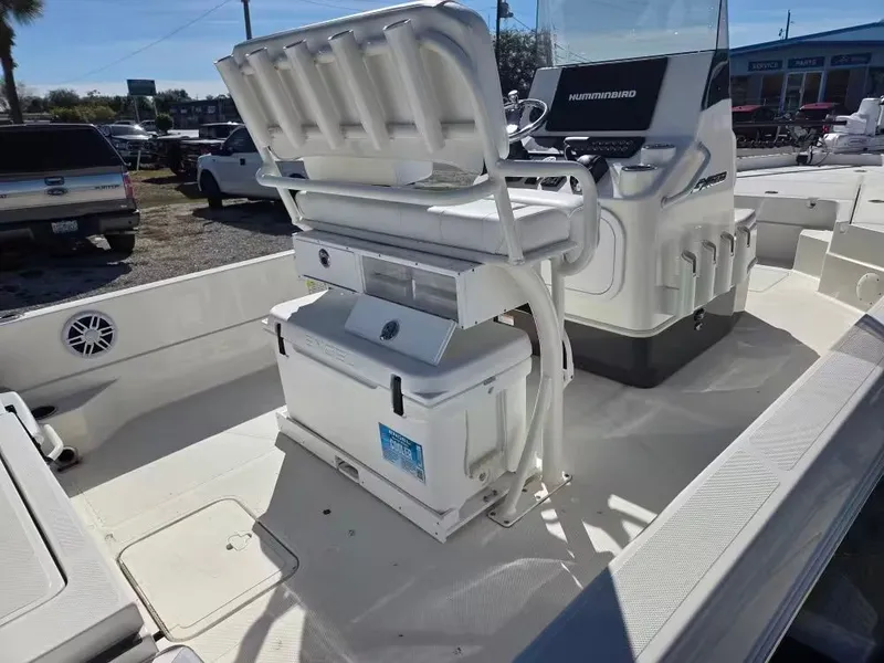 Slide: The Image of Skeeter SX230 2025 - 6